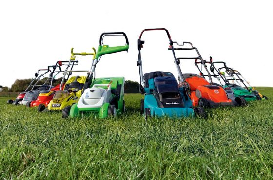 Elf Akku-Rasenmäher unterzog die Stiftung Warentest dem Test: Nur vier schnitten gut ab. (Foto: Stiftung Warentest)